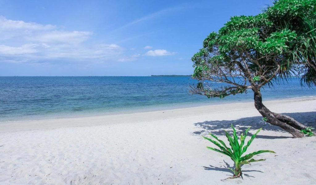 trikora beach bintan